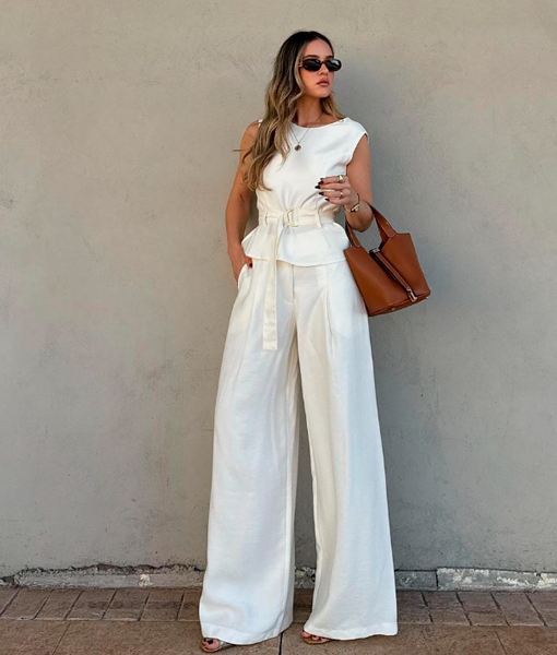 Conjunto alfaiataria com calça pantalona e blusa peplum