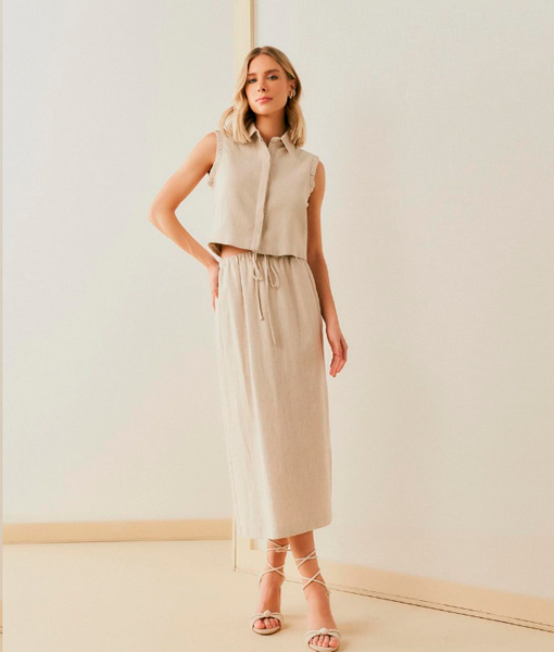 conjunto-em-linho-de-saia-midi-com-amarracao-e-colete-cava-com-elastico-interno